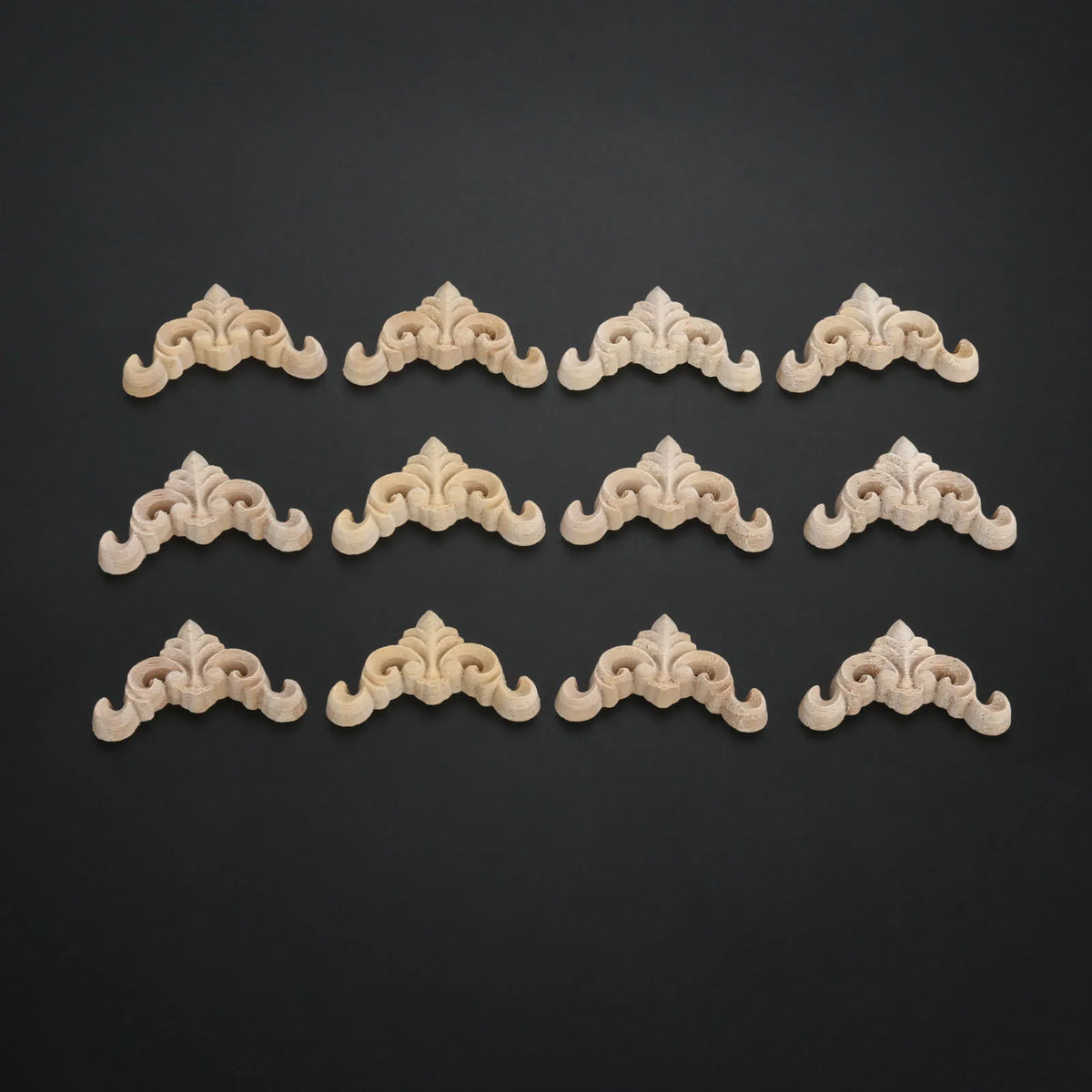 cornières décoratives baroques ornements floraux bois beige clair artisanat meubles décoration intérieure appliques angle