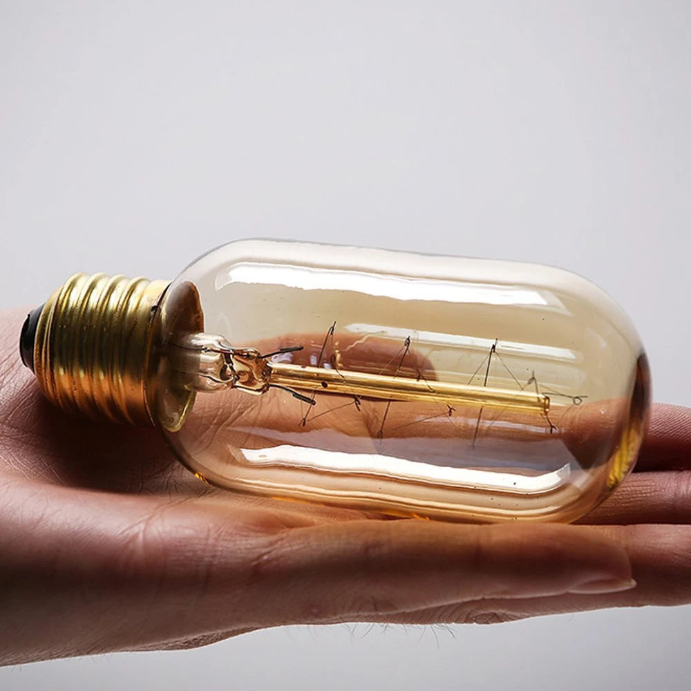 ampoules filament transparentes spirales dorées vintage rétro salon tringles câbles noirs