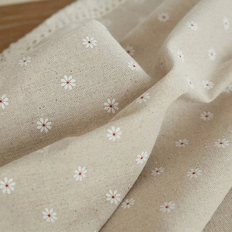 nappe table lin motif fleur dentelle beige serviettes assiettes couverts classique rustique