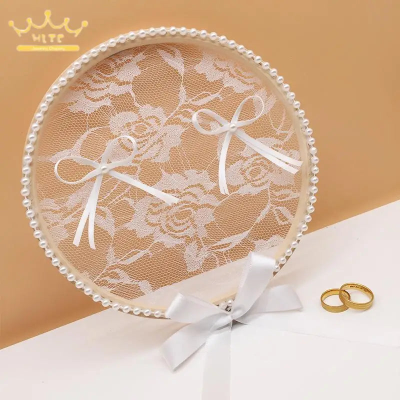 anneau mariage boîte dentelle fleurs blanc présentoir bijoux classique or blanc emballage