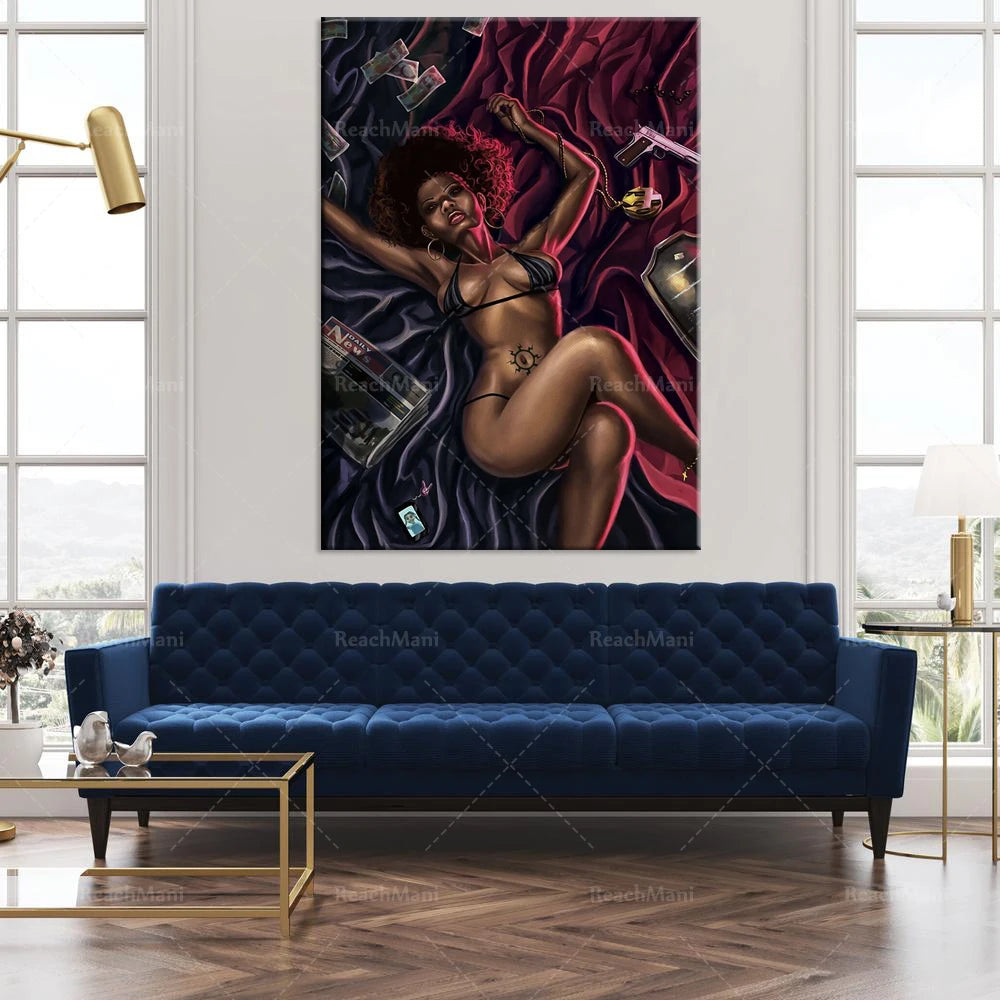 Cette œuvre d'art montre une femme aux cheveux bouclés et à la peau foncée, vêtue de lingerie noire, qui se détend sur un drapé pourpre. La lumière et les ombres créent une atmosphère sensuelle et mystérieuse.