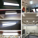 Installation multiple barres LED T5 de différentes longueurs dans une cuisine moderne