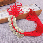 porte clés chinois artisanal rouge bleu royal motif traditionnel tissu satiné pompon métal