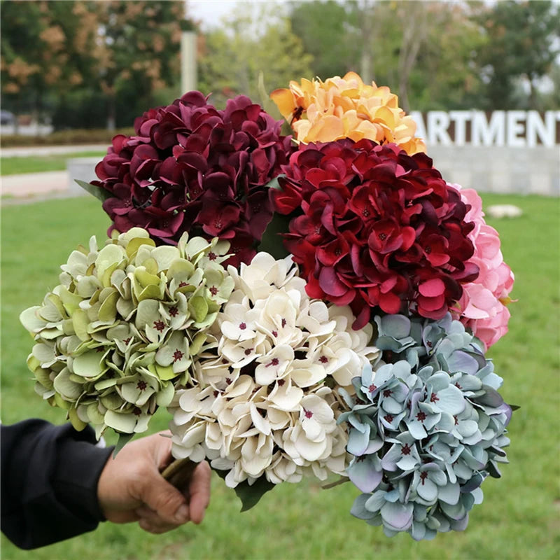 bouquet fleurs artificielles hortensia rouge vert moderne décoration intérieure mariage anniversaire baby shower