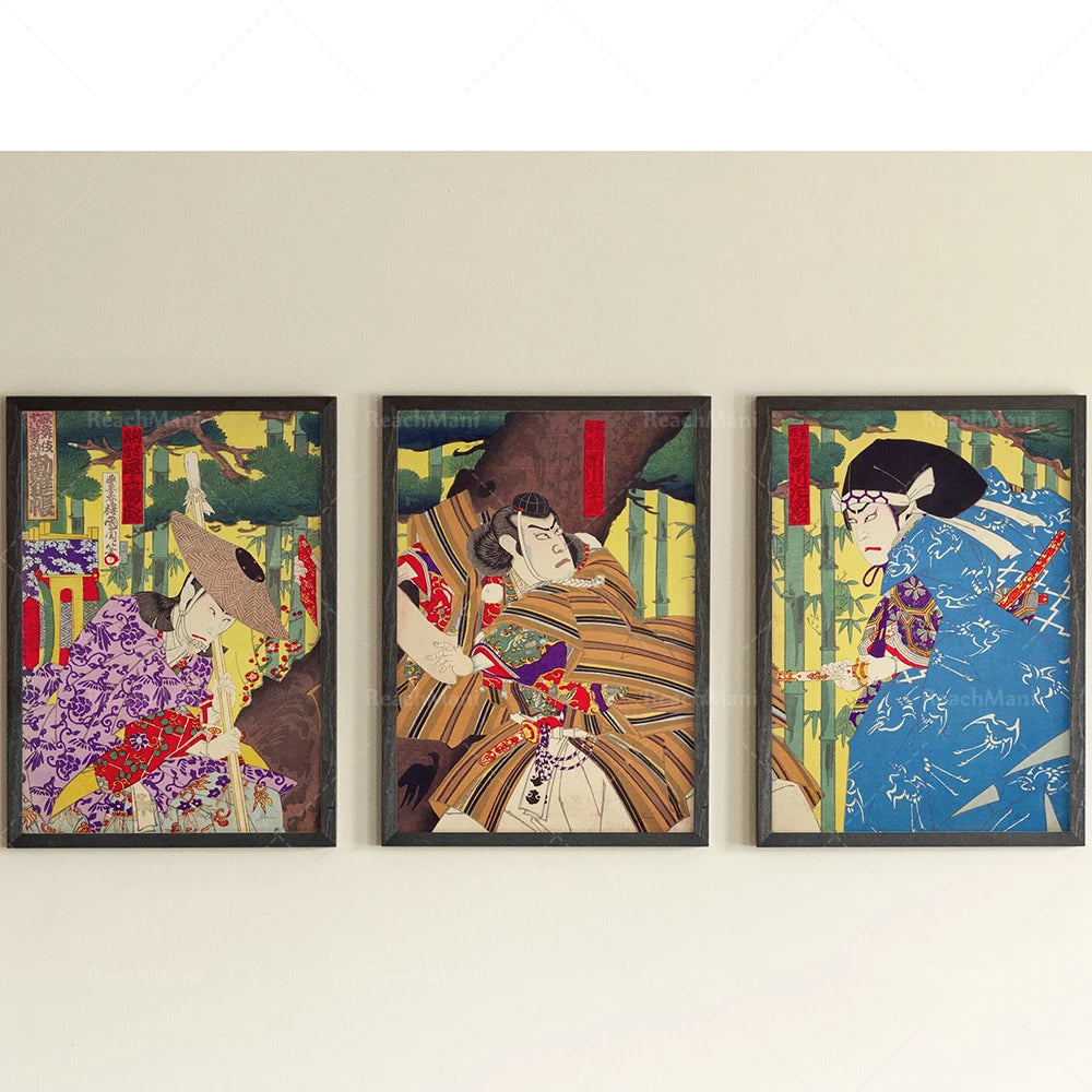 Trois peintures murales japonaises traditionnelles encadrées, représentant des scènes de la vie quotidienne et des personnages en costume traditionnel.