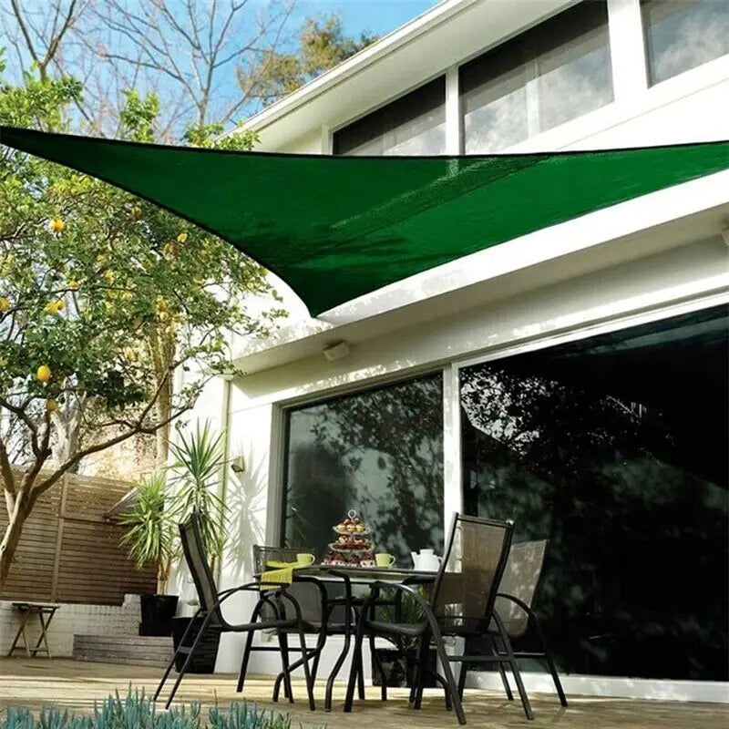 Auvent triangulaire anti-UV pour terrasse