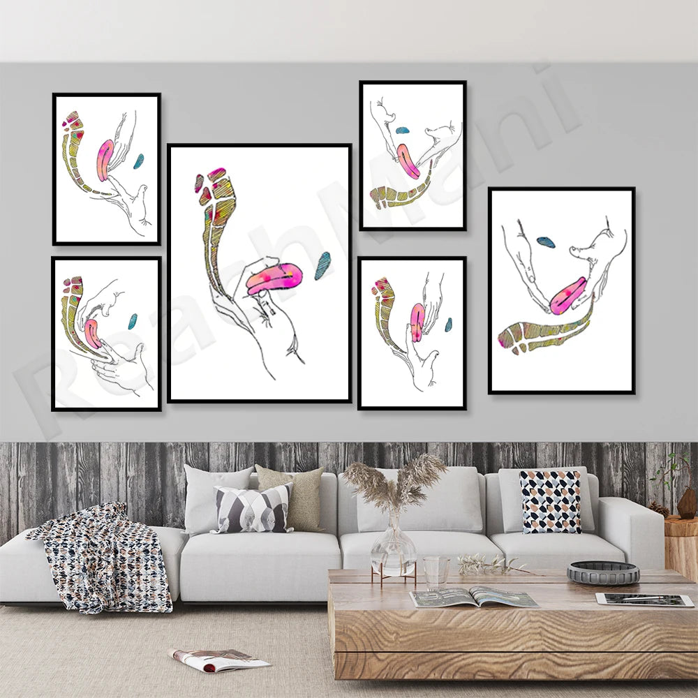 Un ensemble de dessins artistiques abstraits aux couleurs vives, présentant des formes organiques et fluides, créant une ambiance apaisante et décorative dans un intérieur moderne.