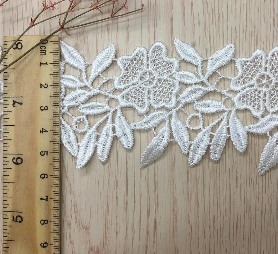 ruban dentelle noir blanc fleurs feuilles classique élégant 100 polyester soluble eau écologique bricolage