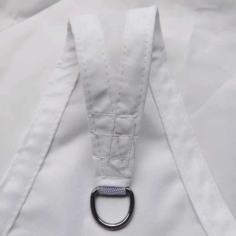 Installation de la voile d'ombrage avec œillets en acier inoxydable