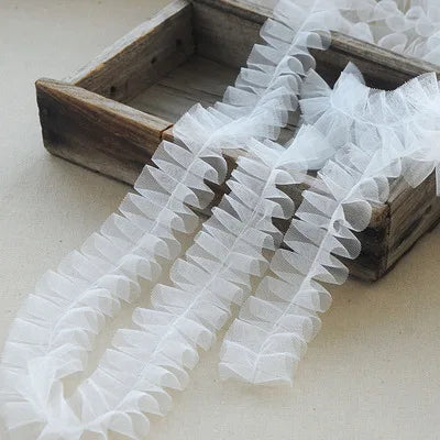 ruban tulle dentelle franges semi transparent rose clair rouge decoration tissu maille ecologique