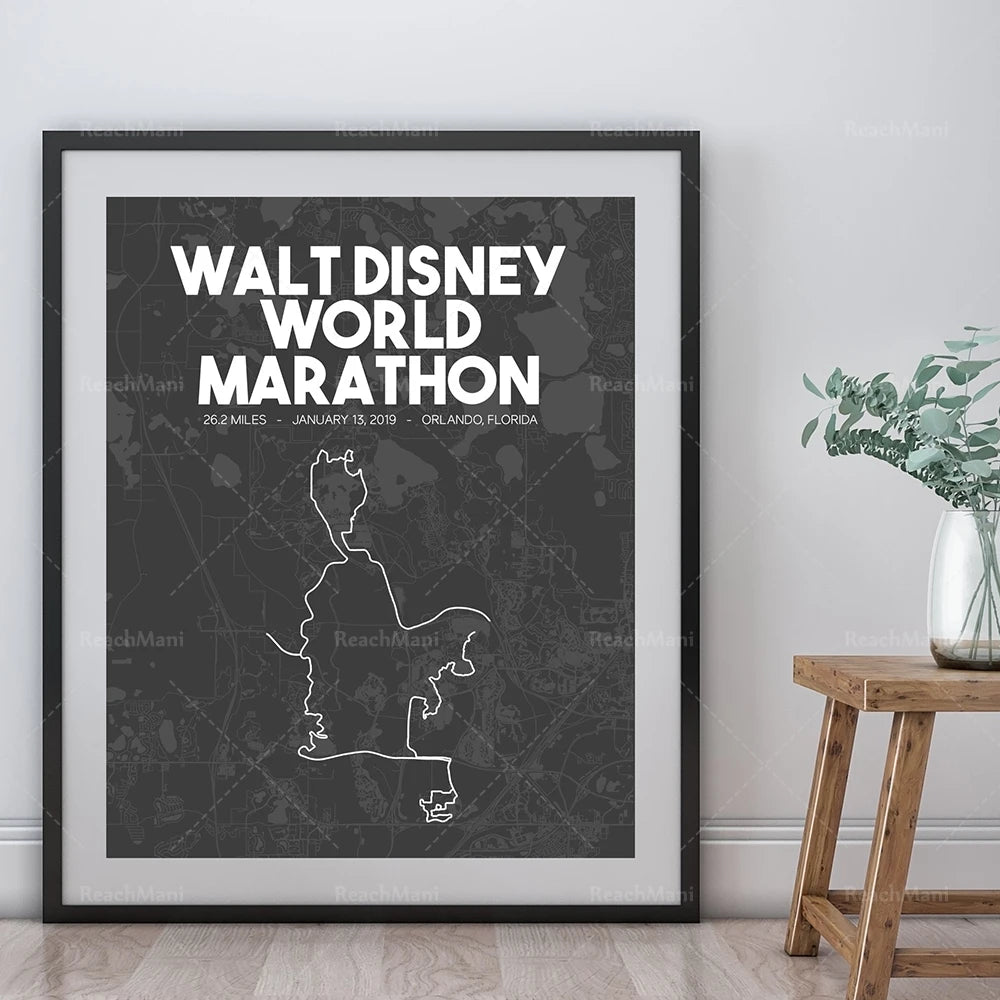 Affiche officielle de la course Walt Disney World Marathon 2019 à Orlando, Floride, représentant le parcours de la course sur une carte en noir et blanc.
