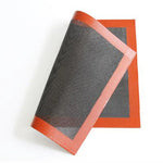 tapis cuisson silicone antiadhésif rouge noir texture tissu moderne cake baking