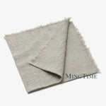 serviette table moderne gris rose pâle franges bord texture rugueuse opacité rustique
