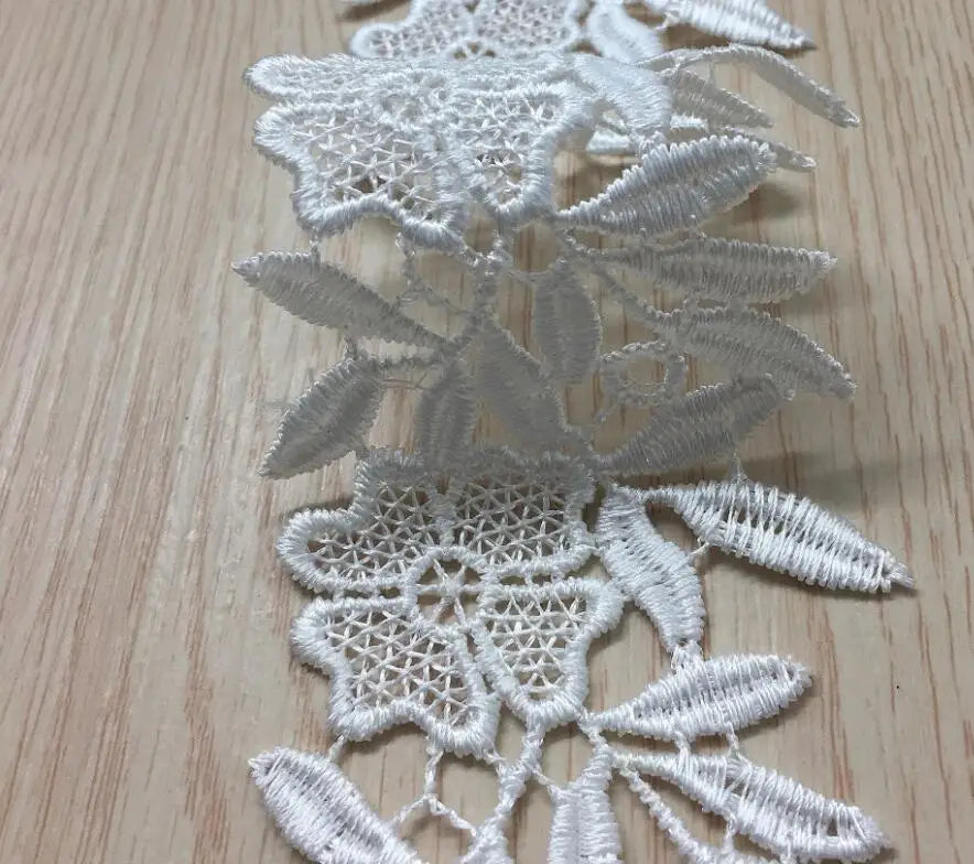 ruban dentelle noir blanc fleurs feuilles classique élégant 100 polyester soluble eau écologique bricolage