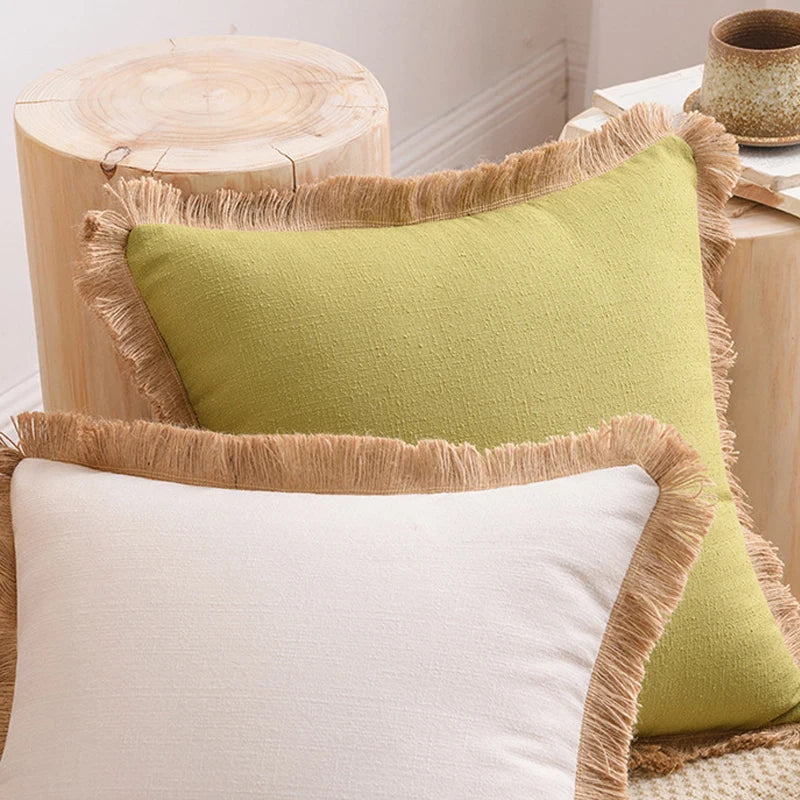 coussins decoratifs bohemes couleurs multicolores tissu texturé franges rustique