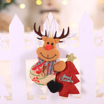 Poupée sans visage sur sapin de Noël - Ambiance chaleureuse