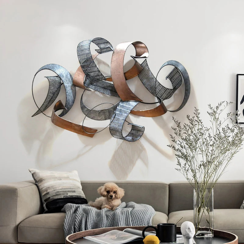 Fresque murale installée dans un salon moderne