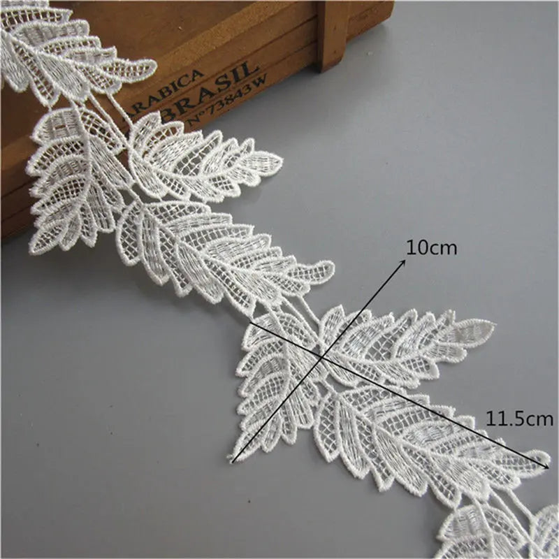 ruban dentelle polyester feuilles stylisées blanc noir vert rose or classique élégant soluble écologique