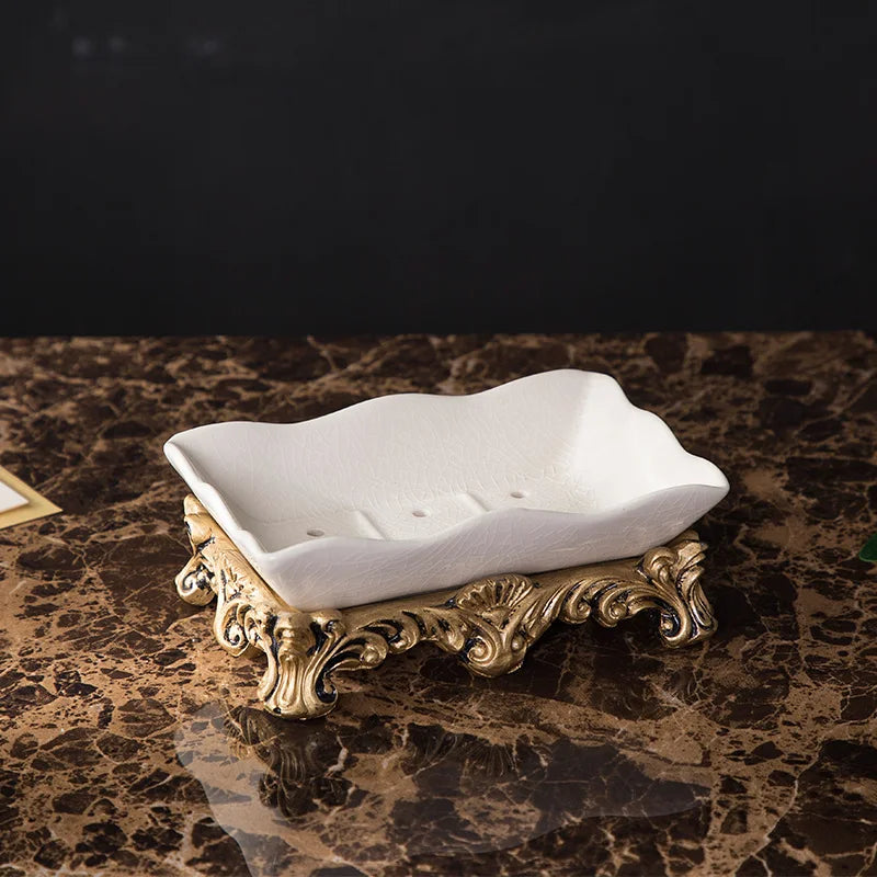 ensemble salle bain blanc doré classique cérémonial distributeur savon tasse buvant support savon porte
