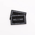 tapis d'entrée marron gris rose motif géométrique adhésif classique