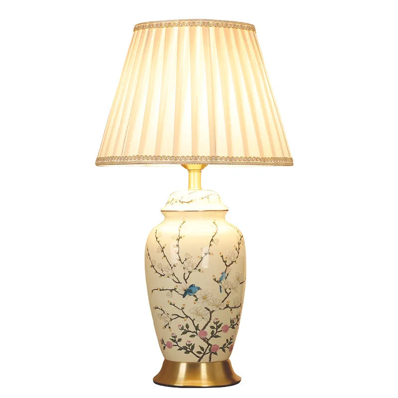Comparaison des couleurs d'abat-jour orange et jaune pour la lampe de chevet