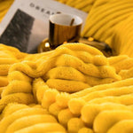 Détail du tissu velours corail épais et doux