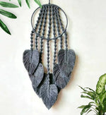 décoration murale boho dreamcatcher gris plumes macramé artisanal decoration