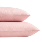 Housse de couette rose avec accessoires de décoration