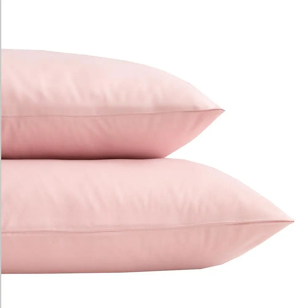 Housse de couette rose avec accessoires de décoration