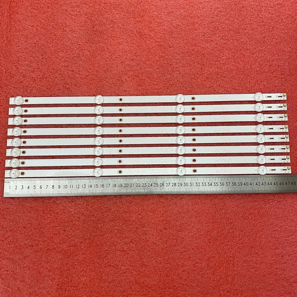 Installation de la bande LED derrière un téléviseur moderne