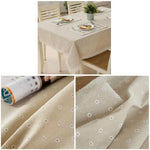 nappe table lin motif fleur dentelle beige serviettes assiettes couverts classique rustique