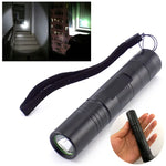 lampe torche led noire 18650 rechargeable anti dérapante cordelette moderne