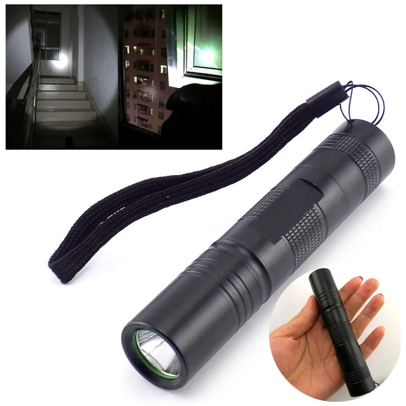 lampe torche led noire 18650 rechargeable anti dérapante cordelette moderne