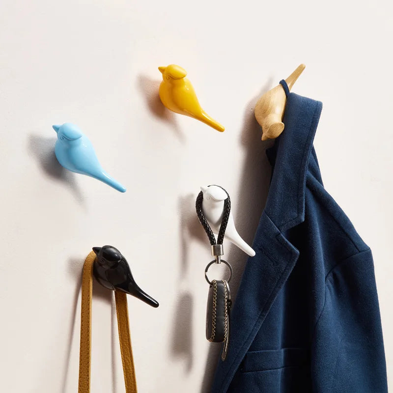 porte clés porte manteaux oiseaux stylisés moderne bleu jaune blanc bois naturel adhésif clés