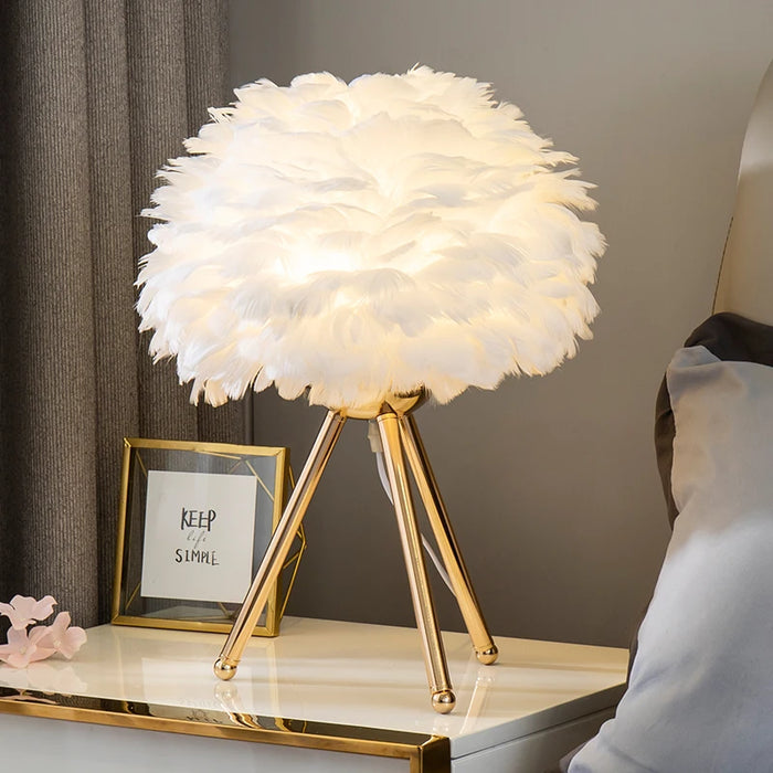 Lampe de chevet en plumes d'oie blanche LED sur table de nuit moderne