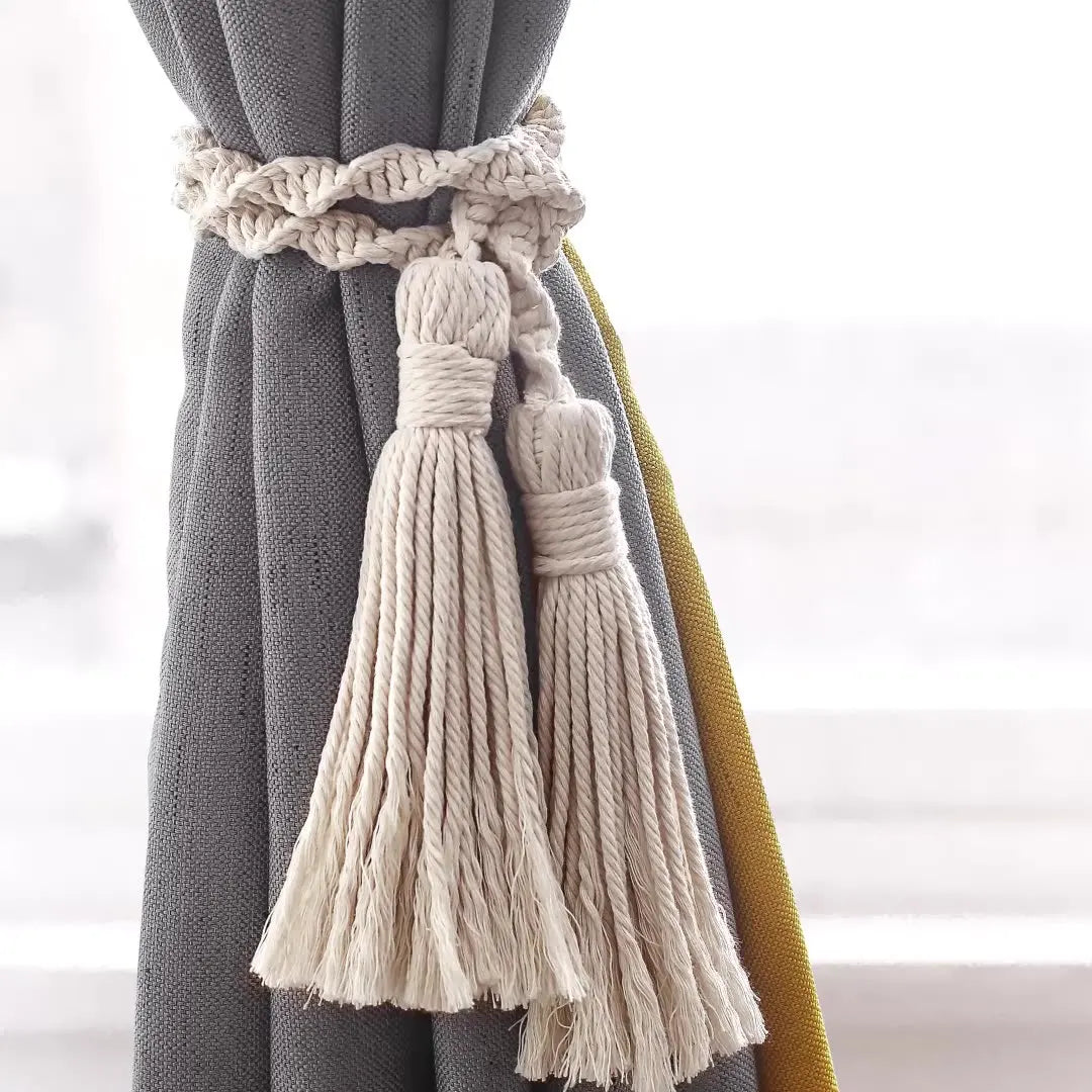rideaux boho chic tissés main rubans décoratifs coton opaques beige clair noecs ornements