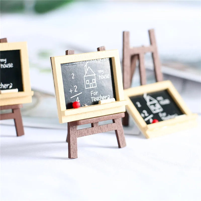 miniatures chevalet ardoise noire palette peinture livre scolaire décoratif bois texturée