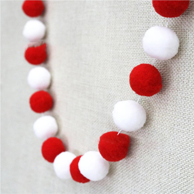 collier créatif coloré boules feutre rouge blanc gris beige jaune anniversaire noël mariage