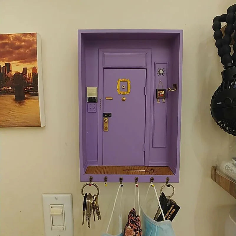 porte murale bois réaliste détails métalliques dorés serrure cadenas poignée miroir porte clés violet