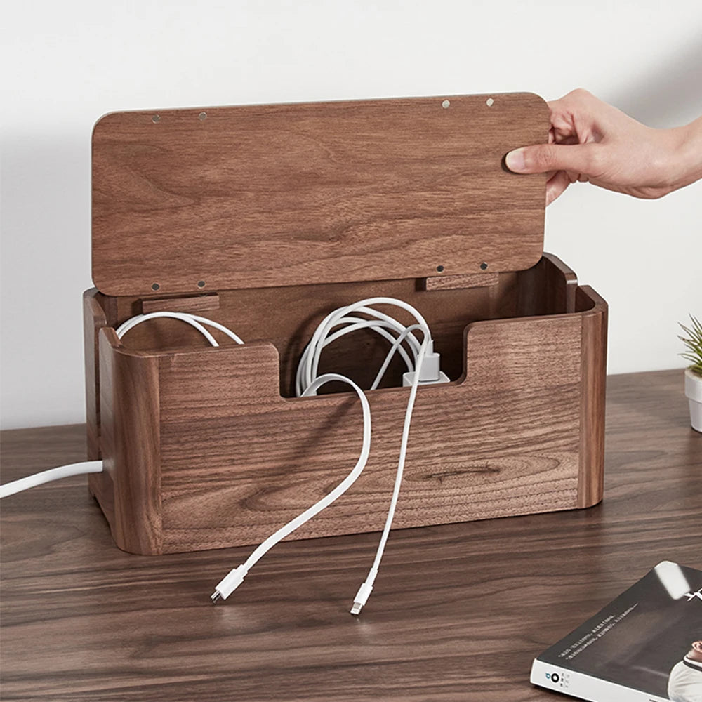 boîte rangement câbles chargeurs bois marron texture naturelle minimaliste poignées smartphone powerbank