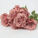 bouquet roses artificielles violettes blanches rose pâle mariage anniversaire décoration intérieure classique