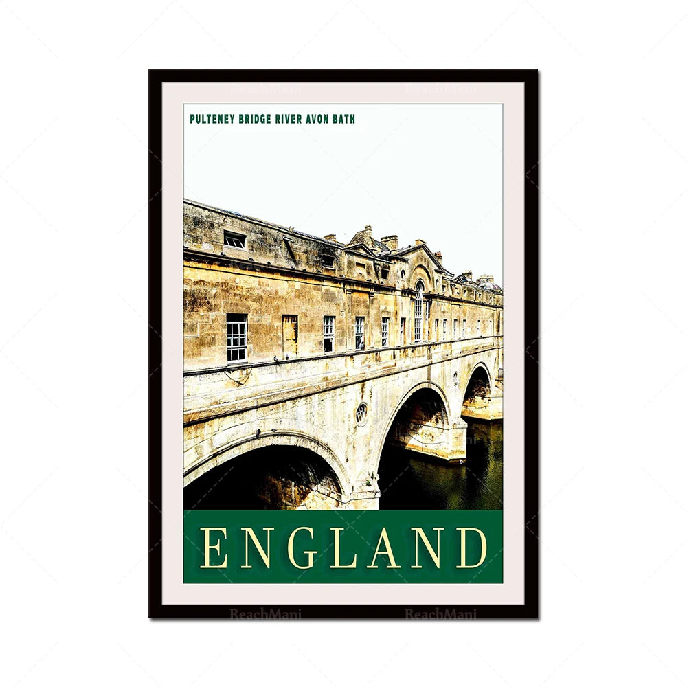 Le pont historique en pierre surplombe la rivière Avon à Bath, en Angleterre, offrant une vue pittoresque de l'architecture élégante de cette ville.