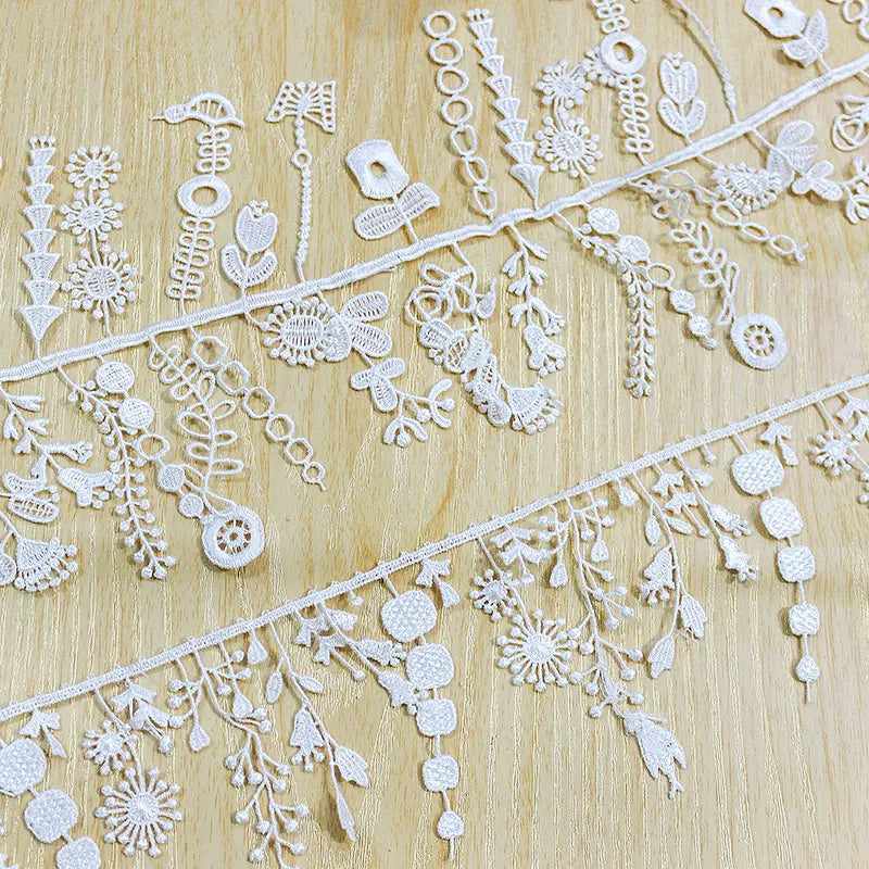 ruban dentelle fleurs motifs floraux blanc noir broderie fine coton polyester solvable ecolo travaux