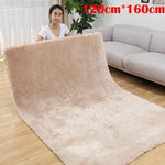 tapis moderne doux uni beige clair rose pâle bleu clair bordure fleurs noires 160cm