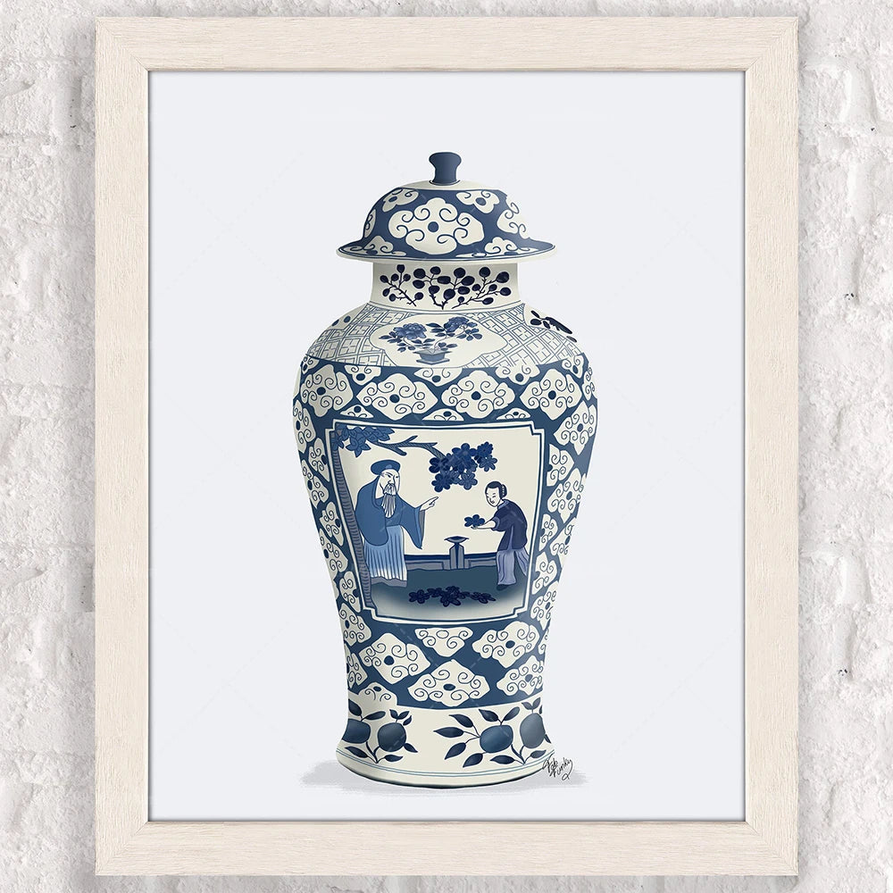 Cette image montre un vase en porcelaine orné de motifs bleus et blancs représentant des personnages dans un paysage.