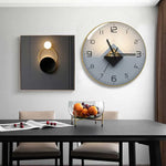horloge murale moderne abstraite géométrique unique verre transparent aiguille quartz or gris bleu marine