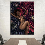 L'image montre une femme aux cheveux bouclés dans une tenue provocante, entourée d'accessoires liés à la criminalité. Cette illustration symbolise un style de vie marginal et une sensualité exacerbée.