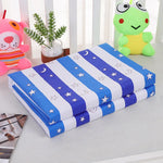 drap lit bébé multicolore voitures animaux imprimé bleu blanc coeurs étoiles lunes jaune