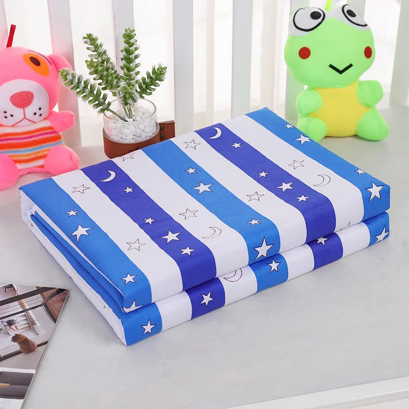 drap lit bébé multicolore voitures animaux imprimé bleu blanc coeurs étoiles lunes jaune