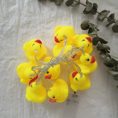 guirlande lumineuse canards jouets bain anniversaire enfant yeux rouges décorative festive